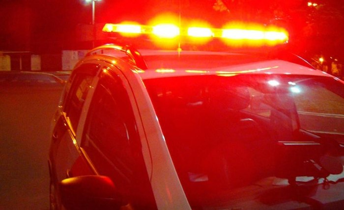 Mulher foi autuada por injúria racial com conotação homofóbica e por desacato. Mulher foi autuada por injúria racial com conotação homofóbica e por desacato.