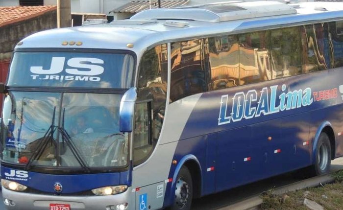 Ônibus que despencou da ponte na BR-381, em Minas Gerais