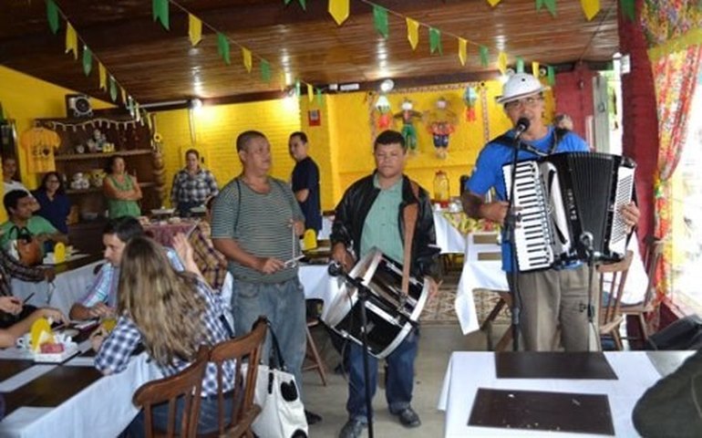 Forró e repente animaram o último programa do IZP no São João