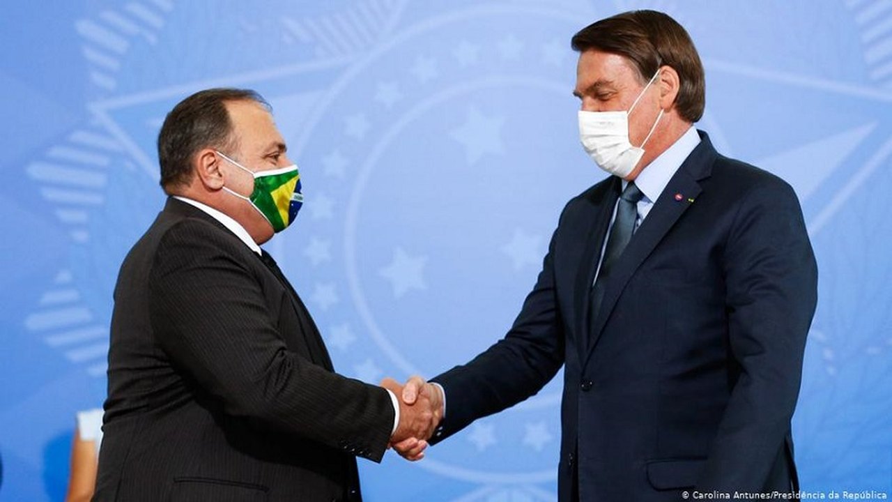 Decreto de Bolsonaro transfere Pazuello para reserva remunerada do Exército
