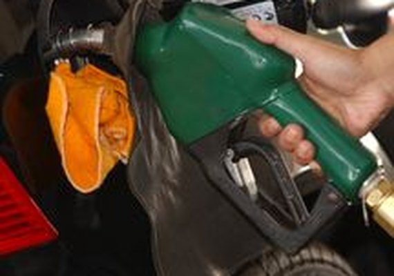 Preços de gasolina, gás e telefone ficam estáveis este ano, diz Copom