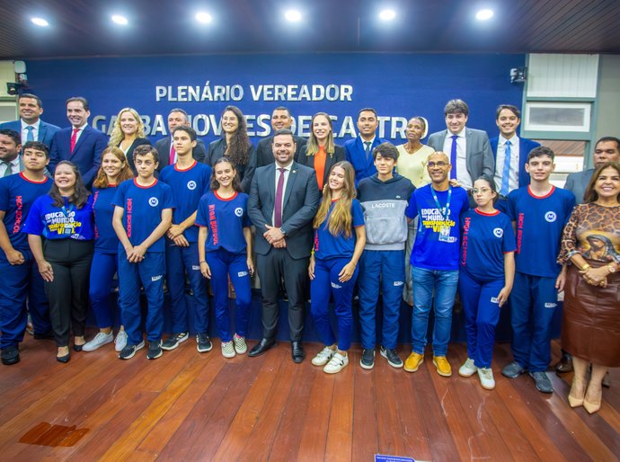 Câmara de Maceió recebe grupo de alunos do colégio Santa Madalena Sofia