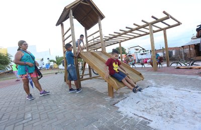 Prefeito Cláudio Filho Cacau inaugura Praça Caravelas, na Praia do Francês