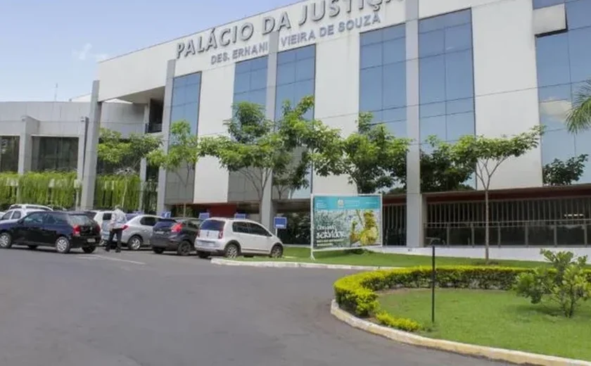 Estagiários do tribunal do 'vale-peru' ameaçam greve por falta de pagamento dos salários