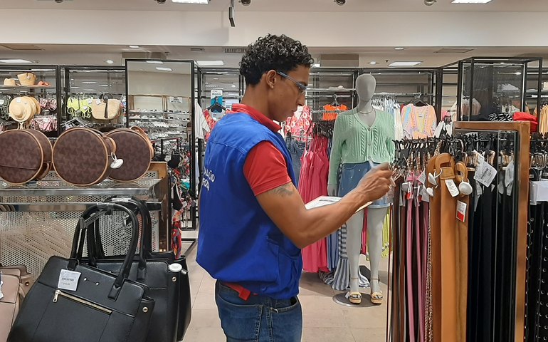 Procon Alagoas divulga pesquisa de preços para o dia dos namorados
