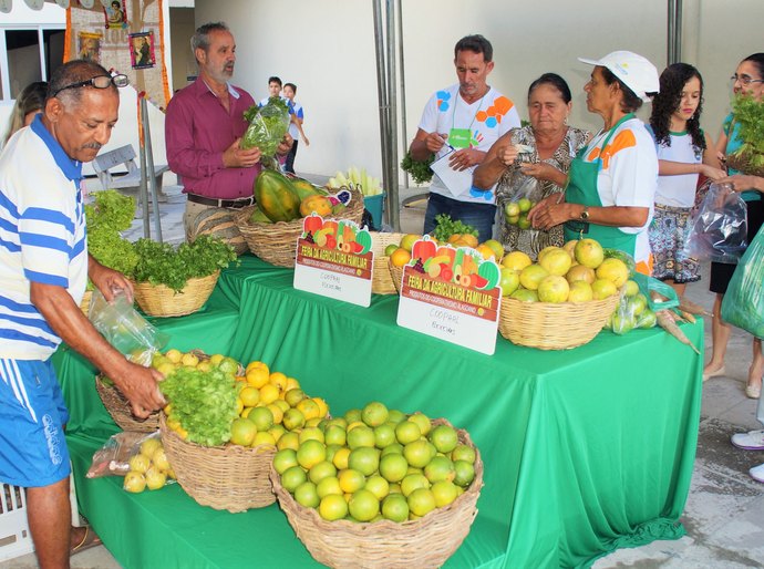 Feira da Agricultura Familiar acontece em frente à TV Gazeta