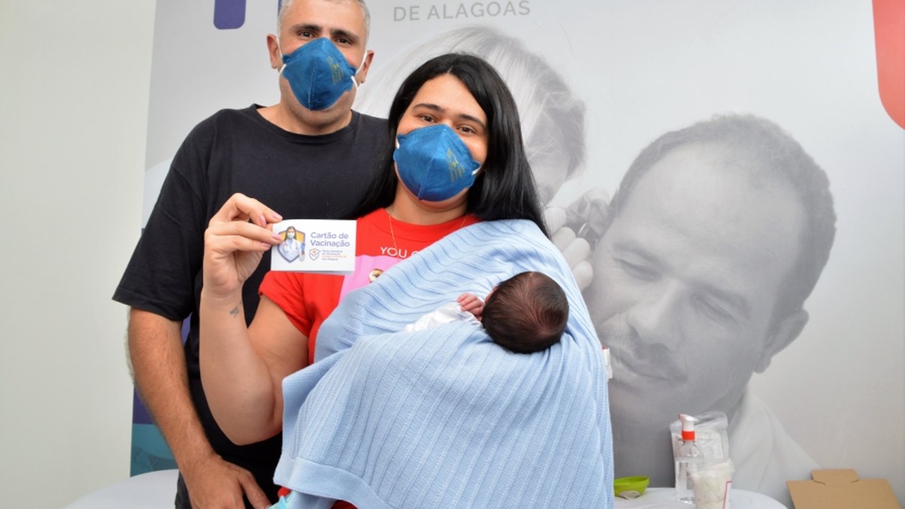 Governador anuncia retomada da vacinação de gestantes e puérperas contra a Covid-19