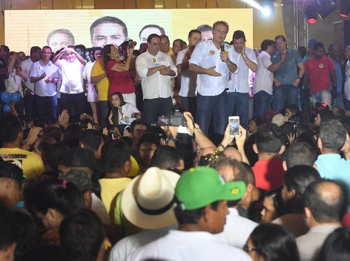 Lançamento da campanha da coligação Avança Mais Alagoas reúne milhares em Arapiraca