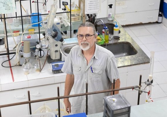 Laboratório da Ufal se torna referência no Brasil na área de Química Inorgânica