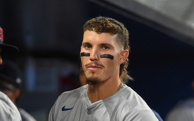 Jogador de beisebol é suspenso por 2 partidas por xingar torcedor com expressão homofóbica