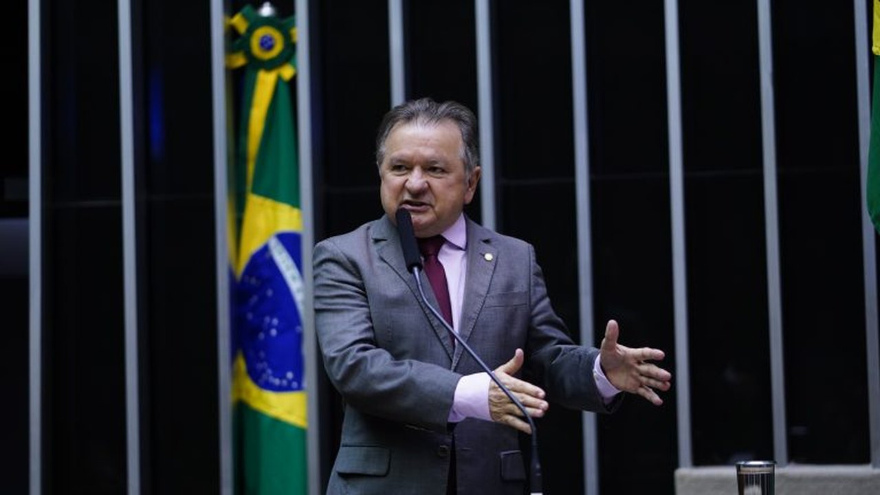 Comissão aprova projeto que prevê descredenciamento de escola privada que recusar matrícula