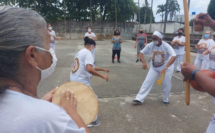 Capoeiristas Formosas do Cras Pitanguinha realizam apresentação em homenagem ao Dia da Mulher