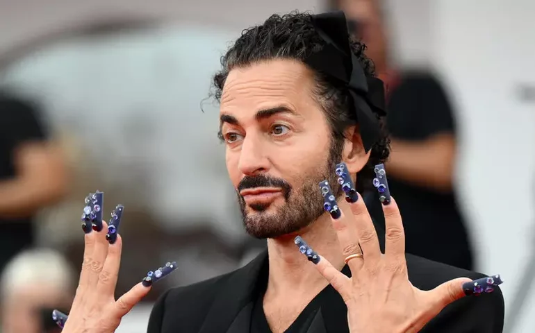 LVMH acerta venda da Marc Jacobs para joint venture