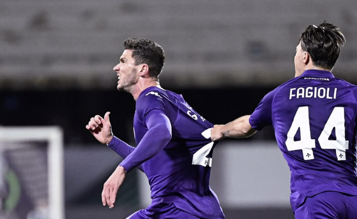 Robin Gosens comemora gol pelo Fiorentina contra o Real Betis Robin Gosens comemora gol pelo Fiorentina contra o Real Betis