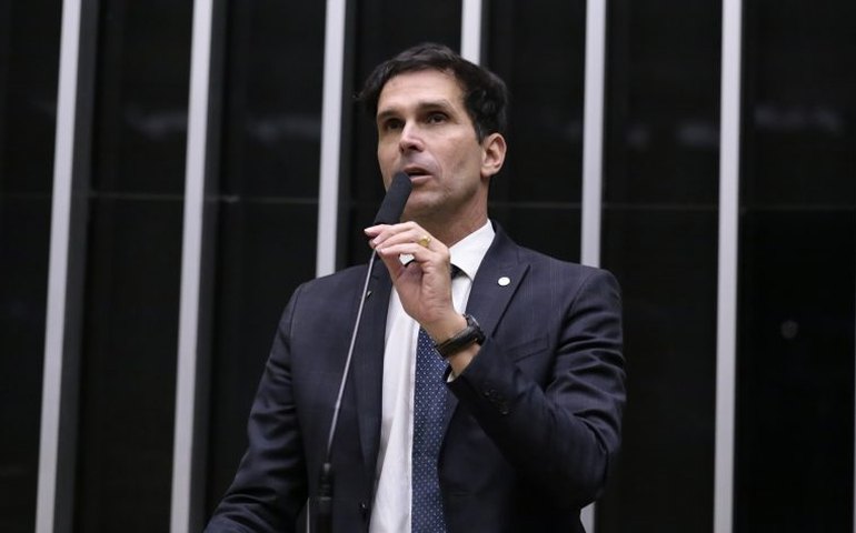 Comissão aprova projeto com novas exigências para Educação de Jovens e Adultos