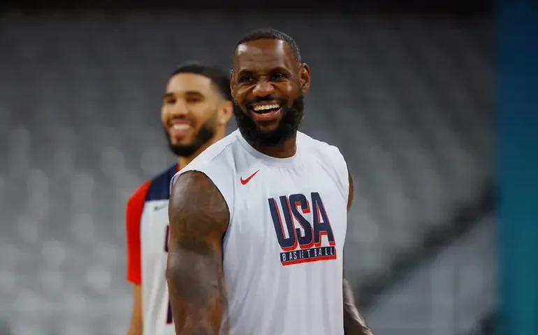 LeBron inicia 23ª temporada na NBA e comenta relação com Bronny: 'Conversamos menos'