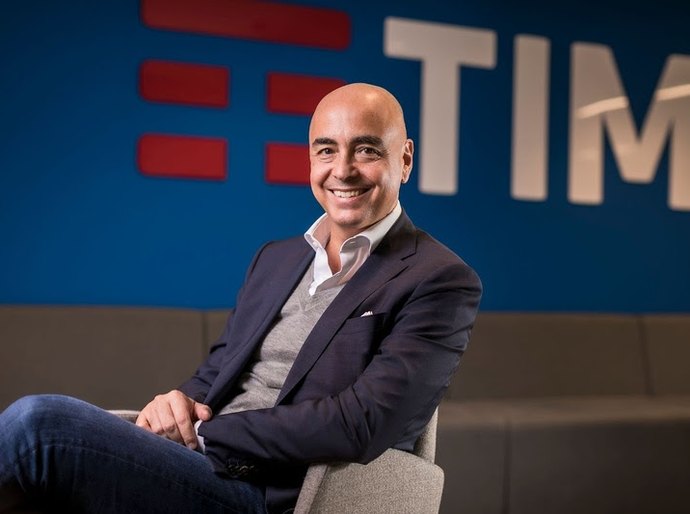 TIM fecha 2025 com lucro de R$ 4,3 bilhões em alta de 37,4%