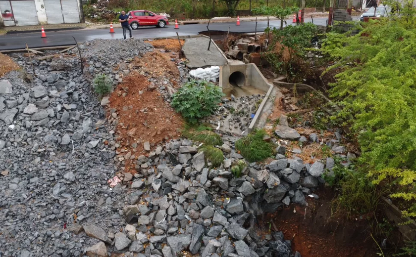 Prefeitura de Penedo intensifica ações para reparar danos causados pelas fortes chuvas