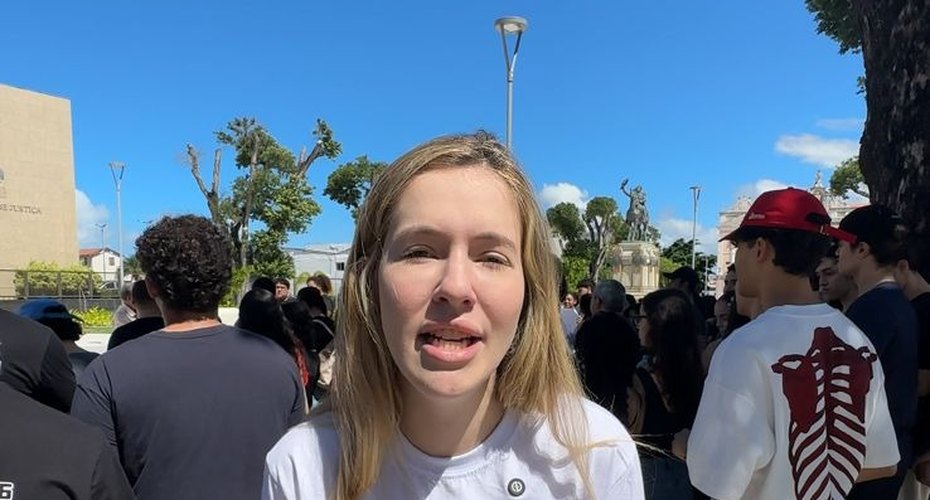 Cibele Moura participa de manifestação em defesa de estudantes da Uncisal e cobra segurança jurídica para 158 alunos beneficiados pelo Critério Regional