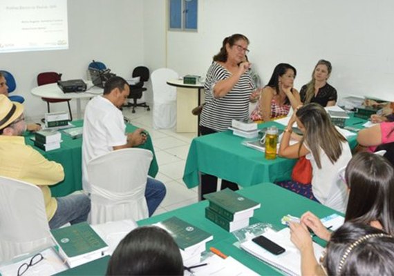 Sesau conhece projeto de cartilha para prevenir o câncer bucal em Alagoas