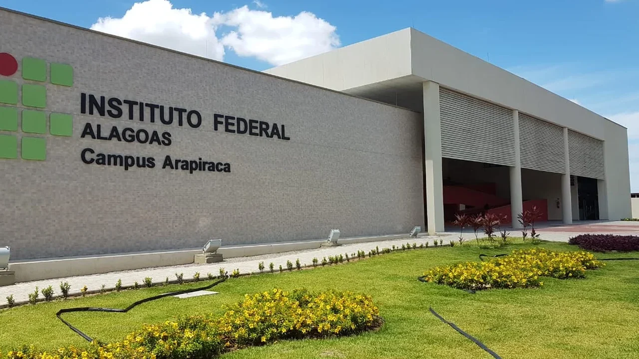 Ifal convoca quatro professores substitutos para manifestar interesse