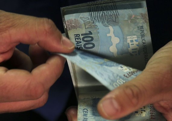 Segurados com NIS finais 5 e 0 recebem primeira parcela do 13º