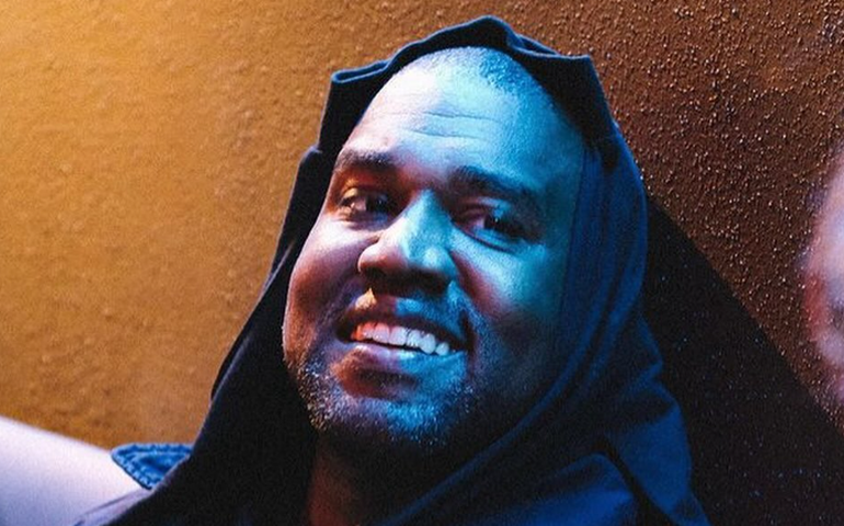 Kanye West afirma, em mensagem, ter 'sinais de autismo' devido a acidente de carro