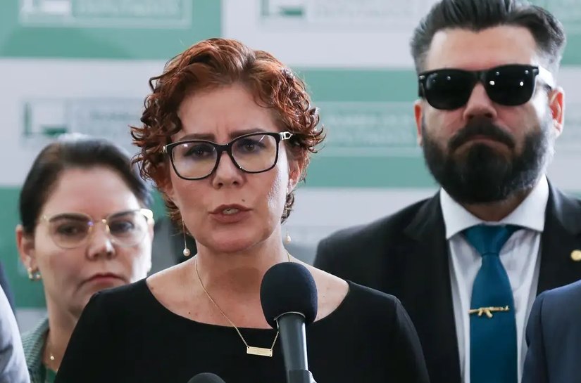 Câmara autoriza licença de 127 dias à deputada Carla Zambelli