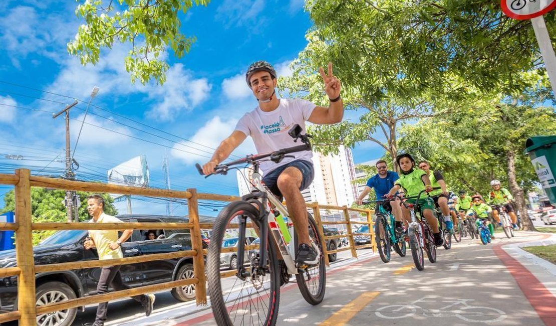 Pedalando para 2024, JHC vai 'lotear' Prefeitura e distribuir cargos com vistas ao pleito futuro  