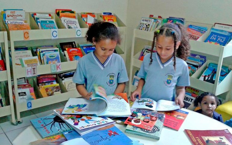 Plenário aprecia projeto que prevê universalização de bibliotecas escolares até 2028