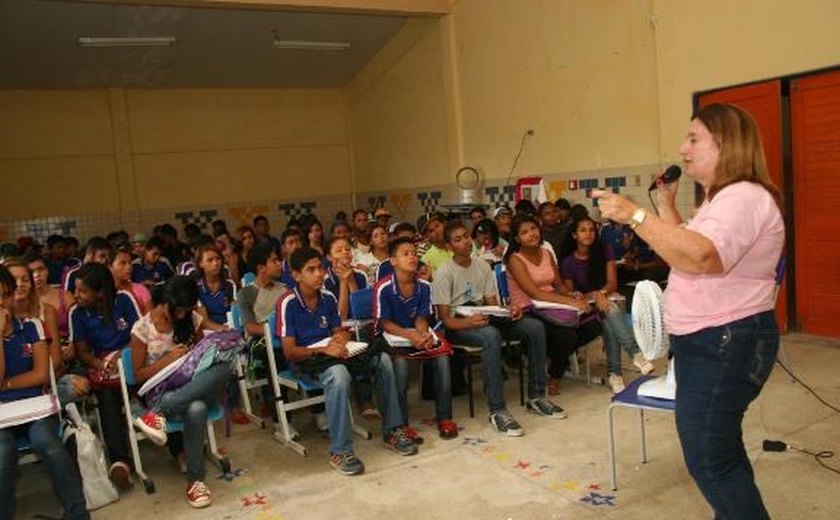 Coruripe: Educação orienta pais e alunos sobre prevenção às drogas