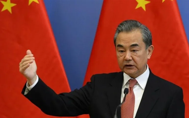 China e Reino Unido reforçam diálogo e defendem ordem multilateral em meio a tensões globais