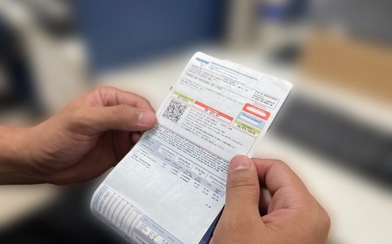 Saiba como entender a conta de luz e observar informações importantes como consumo, tributos e descontos