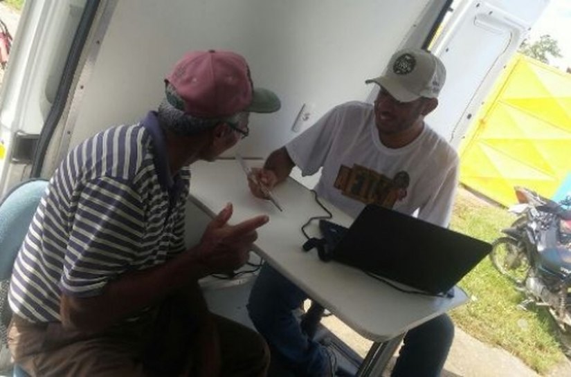 Adeal leva unidade móvel de atendimento ao Governo Presente