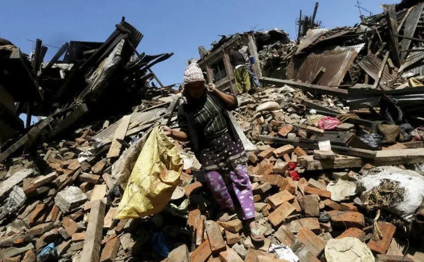 Tragédia no Nepal: 130 mortos e centenas de feridos em terremoto