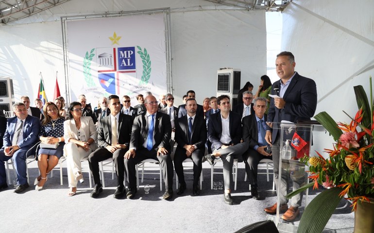 Blog da Gazeta diz que JHC tenta agradar judiciário e MP, inclusive com parentes em sua gestão