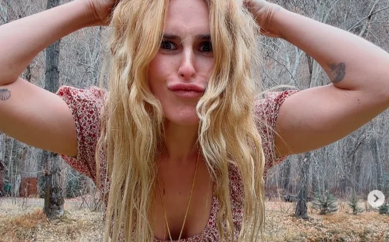 Filha de Bruce Willis e Demi Moore emociona ao relatar desafios da maternidade solo