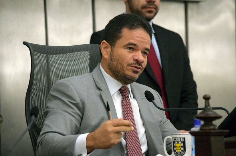 Assembleia encerra atividades do primeiro ano legislativo com discussão de matéria