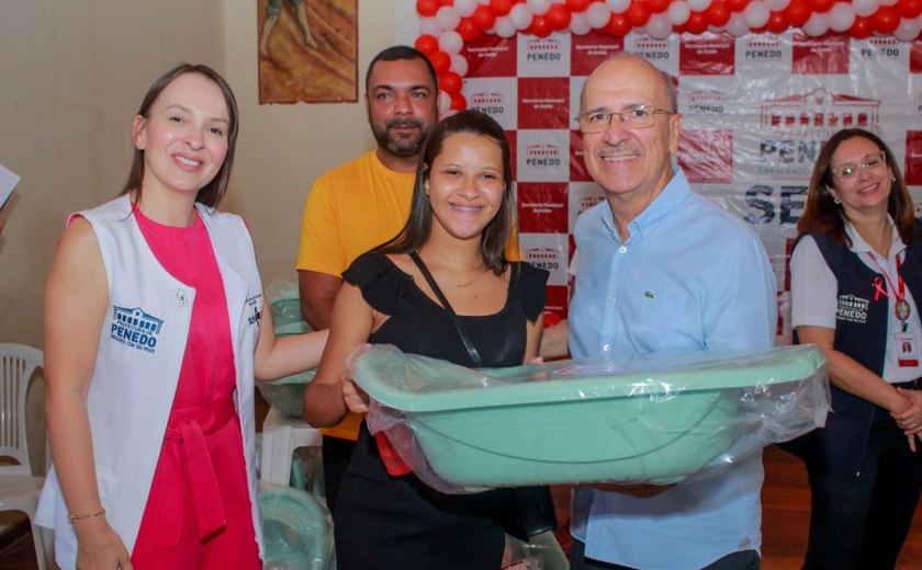 Programa Cegonha Penedense entrega 80 kits de enxoval de bebê para gestantes de baixa renda