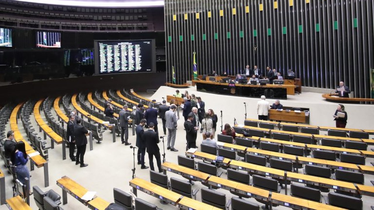 Muito além do projeto pela anistia: Câmara tem mais de mil pedidos de urgência