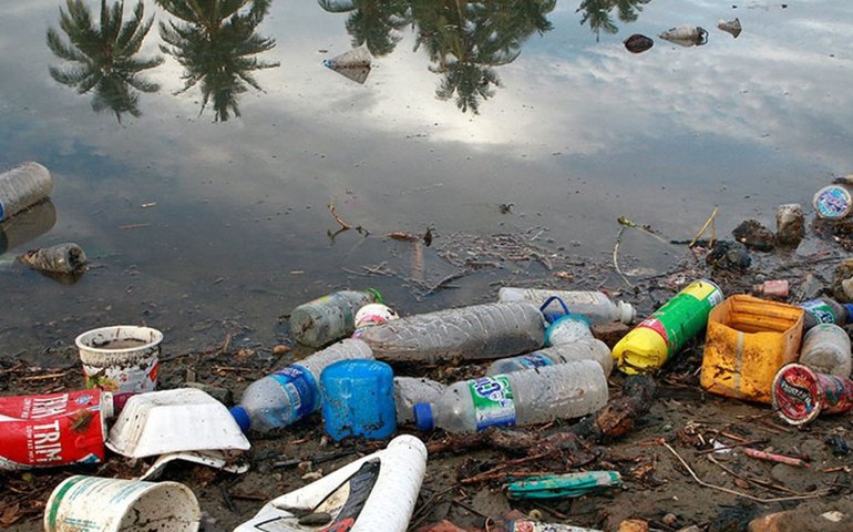 Brasil gerou 64 quilos de resíduos plásticos por pessoa em 2022