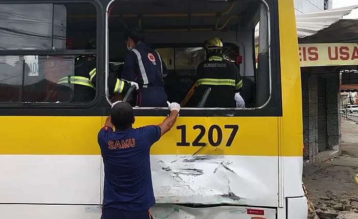 Acidente aconteceu na manhã desta terça-feira