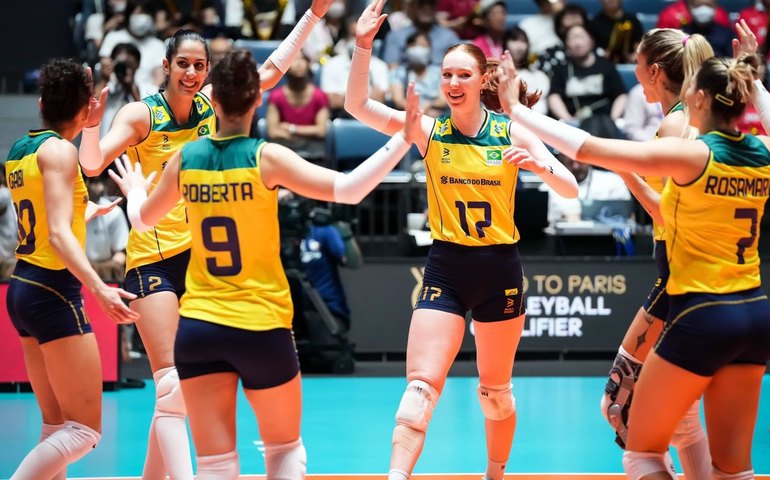 Brasil vence Bélgica e se mantém no Pré-Olímpico de vôlei feminino