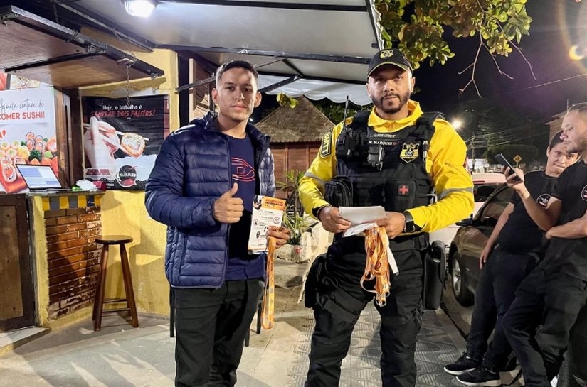 Maio Amarelo: SMTT Penedo orienta motociclistas que trabalham com entrega