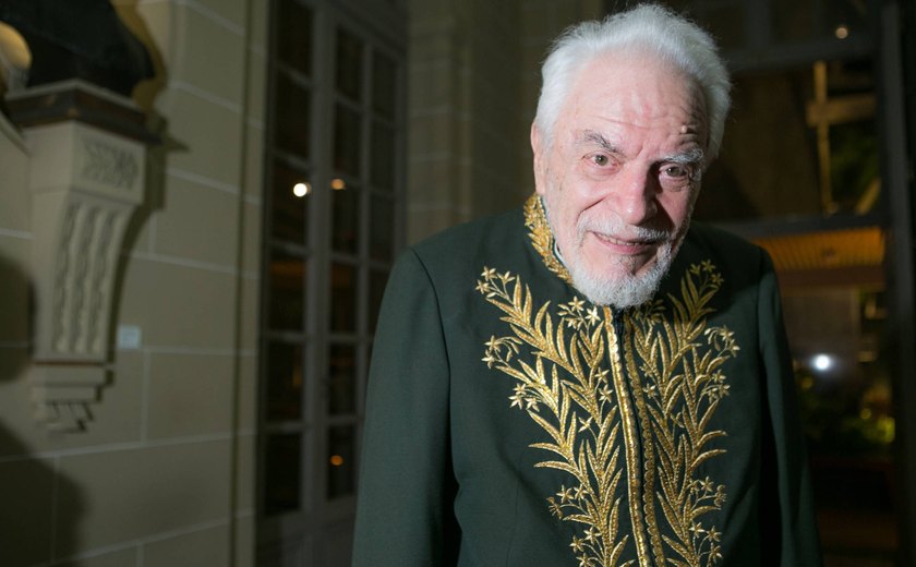 Morre Cícero Sandroni, jornalista e membro da Academia Brasileira de Letras, aos 90 anos