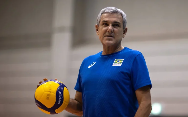 Após revés para China no vôlei, Zé Roberto cobra foco da seleção: 'Precisamos evoluir'