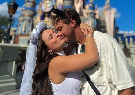 Larissa Manoela repete meme e leva noivo à Disney: “Podem falar”
