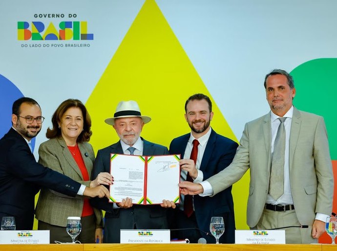 Presidente Lula assina MP do Novo Desenrola com foco na recuperação financeira de famílias, estudantes e pequenos empreendedores