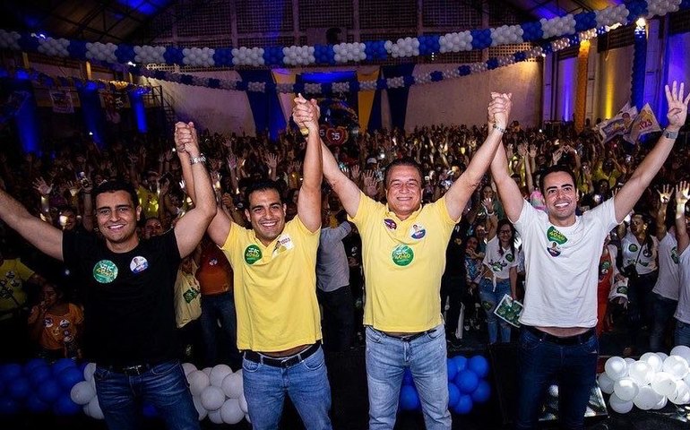 Galba Novaes recebe apoio de multidão em grande encontro realizado no Tabuleiro do Martins