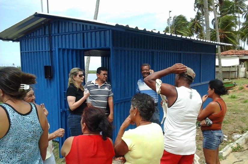 Coruripe apresenta barraca modelo de ambulantes na orla de Barreiras